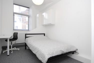 3 bed flat, Ebrington Street, Flat 2, City Centre, Plymouth, PL49AA - Image 2